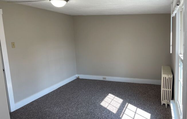 2 beds, 1 bath, $1,295