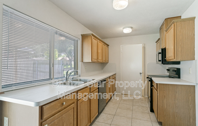 1429 WHITEHALL DR
