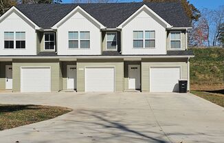 Close to Post! 3 Bed/2.5 Bath Townhouse! Built in 2023