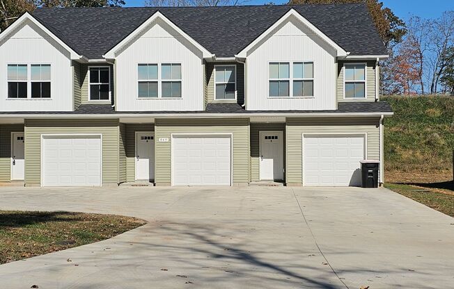 Close to Post! 3 Bed/2.5 Bath Townhouse! Built in 2023