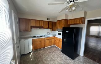 2 beds, 1 bath, $1,000, Unit APARTMENT 2