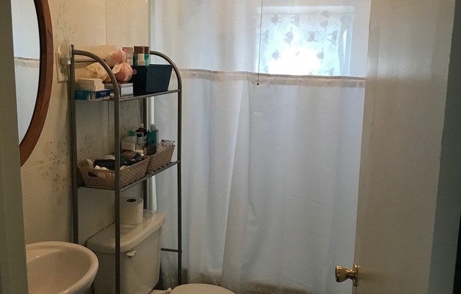 2 beds, 1 bath, $1,400