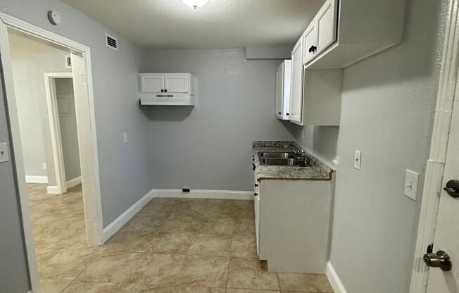 2 beds, 1 bath, 900 sqft, $900, Unit 1765