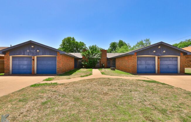 3/2/2 DUPLEX near ACU!