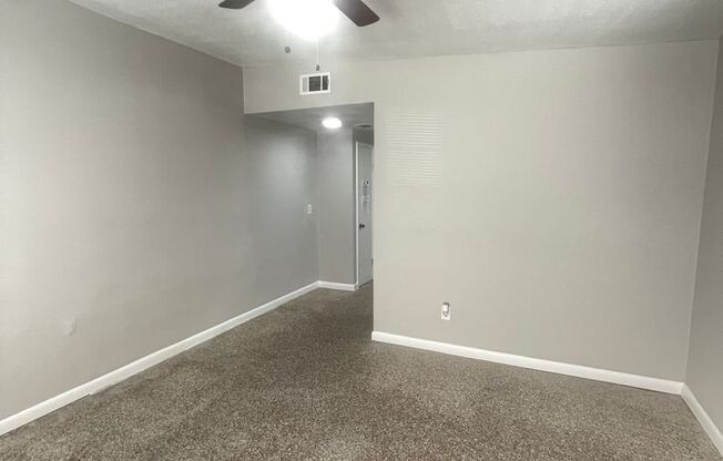 2 beds, 1 bath, $1,595