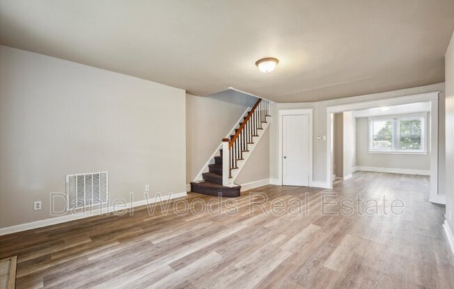 2519 W 9 ST
