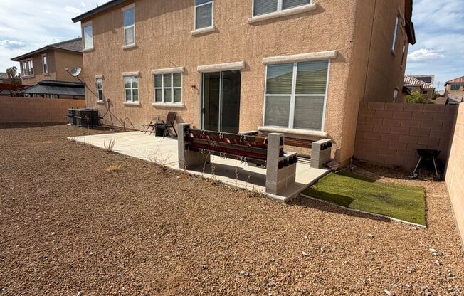 AMERICANA Property Mgmt - Large 4 beds, 2 story home in NLV gated community.