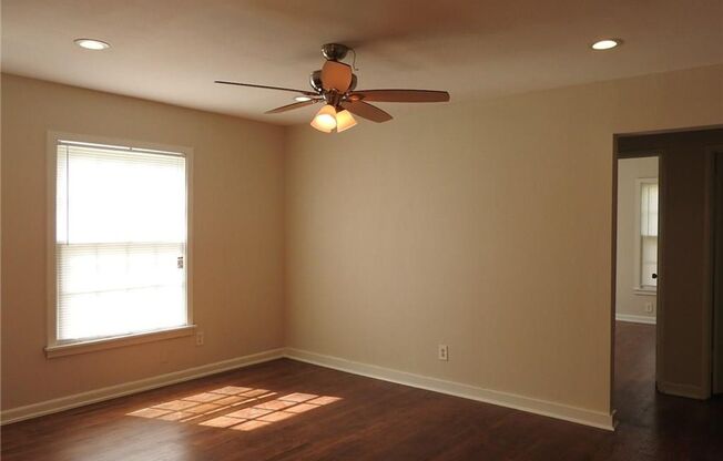 2 Bedroom, 1 Bath home in Casa View!