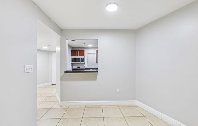 1 bed, 1.5 baths, 866 sqft, $1,900, Unit L- 504