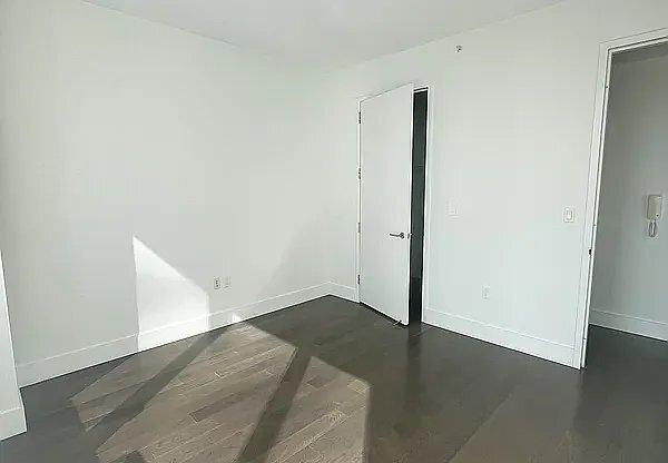 1 bed, 1 bath, 761 sqft, $4,100, Unit 40F