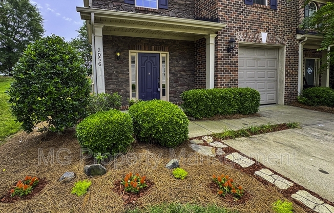 2056 OXFORD HTS