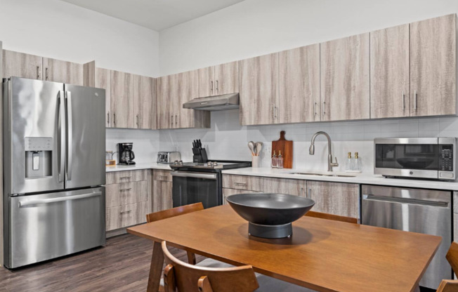 2 beds, 2 baths, 1,075 sqft, $1,670