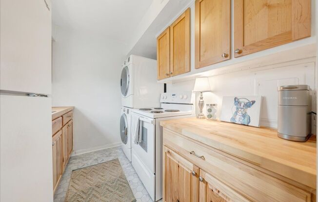 2BD/1BA - Walking Distance to Downtown and W&L!