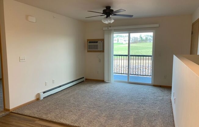 2 beds, 1 bath, 996 sqft, $940