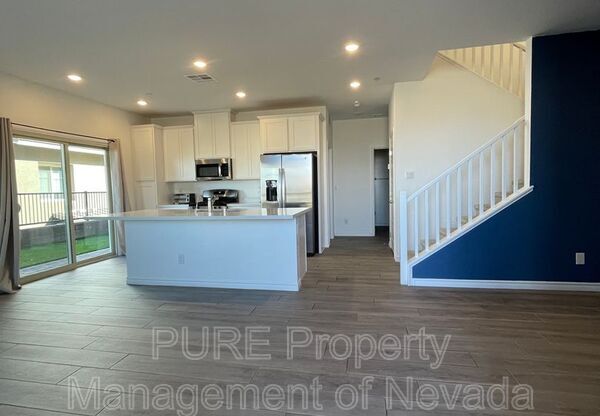 600 N CARRIAGE HL DR