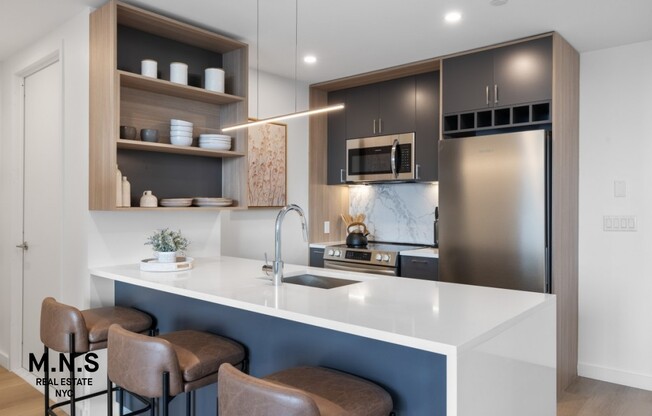2 beds, 2 baths, $4,330, Unit 1101