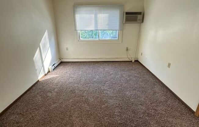 1 bed, 1 bath, $700, Unit 615-30