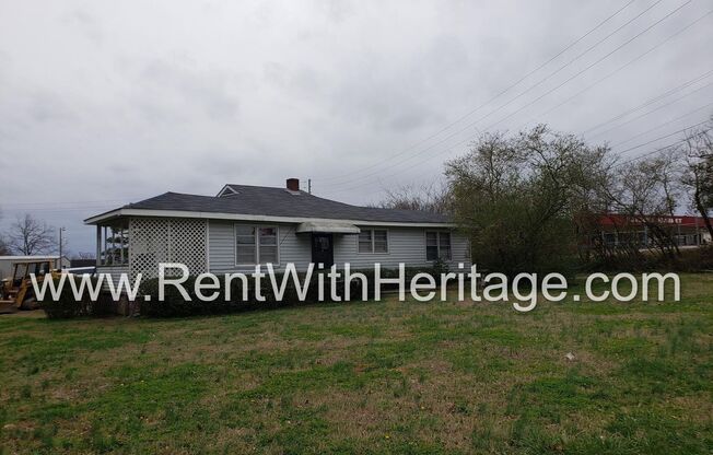 GRANDPA'S BUNGELOW/ CHARMING RANCH HOME/ TOTALLY RENOVATED/ PRIVATE YARD