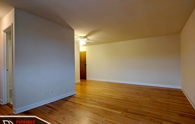 660 W Wrightwood Ave