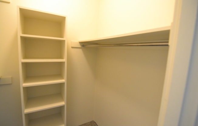 2 beds, 1 bath, 970 sqft, $4,075, Unit 63-6