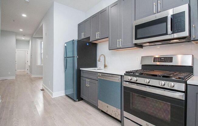 2808 W Oxford
