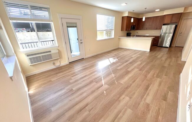 1 bed, 1 bath, 800 sqft, $1,600, Unit E106