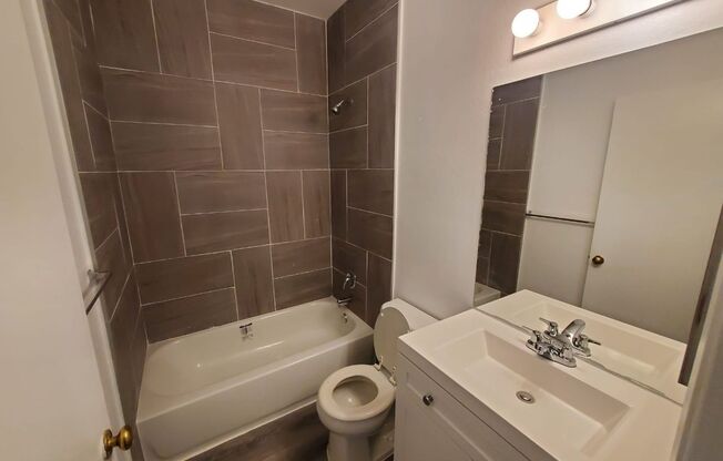 1 bed, 1 bath, 700 sqft, $1,995, Unit 102