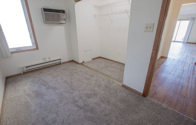 2 beds, 1 bath, 1,070 sqft, $1,670, Unit 1955-120