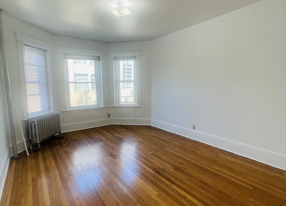 2 beds, 1 bath, 821 sqft, $3,500, Unit 7