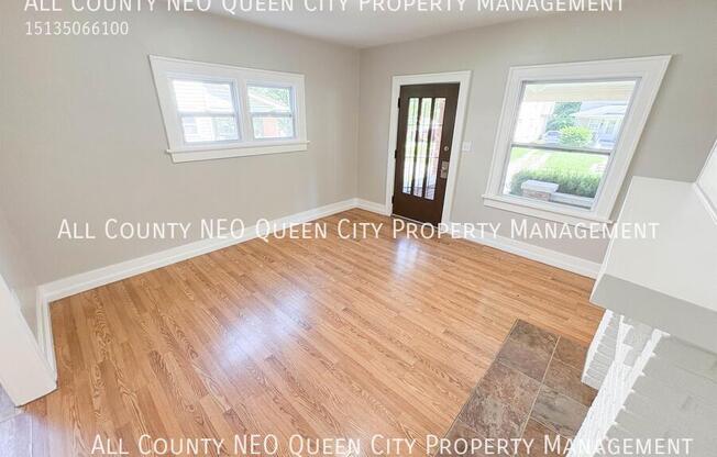 221 W PARKWOOD DR