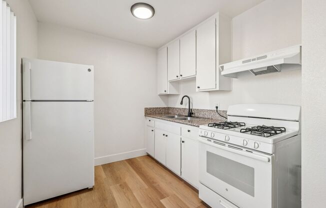 2 beds, 1 bath, 700 sqft, $1,650, Unit 950-2012