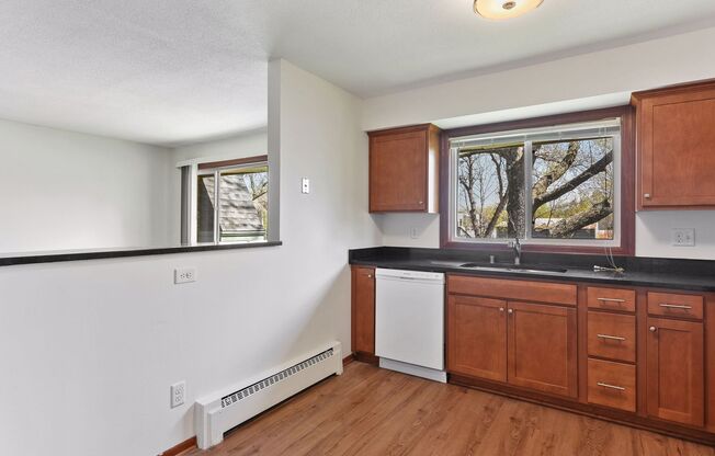 2 beds, 1 bath, $1,395, Unit 101