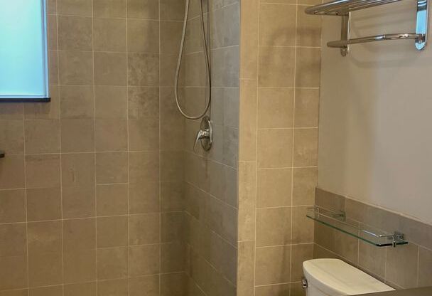 2 beds, 1 bath, $4,350, Unit 809