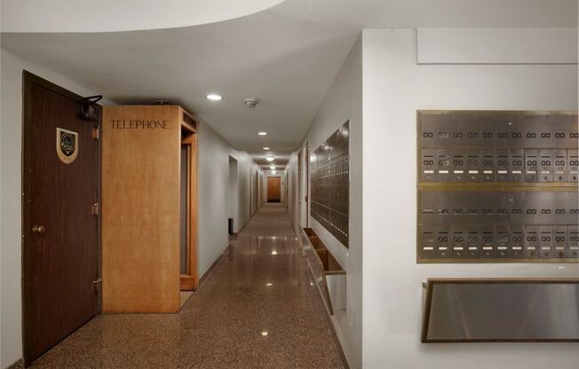 Studio, 1 bath, 423 sqft, $1,275, Unit 112