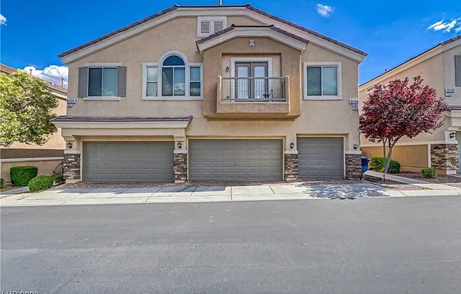 Stylish Northwest Las Vegas Townhome with Private Yard & Community Pool