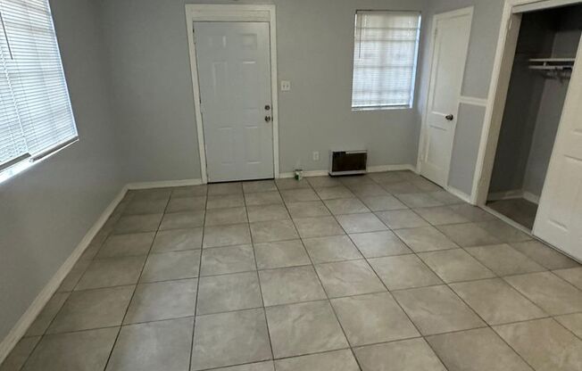 Studio, 1 bath, 600 sqft, $750, Unit 230