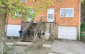 2 Bedroom / 1 Bathroom House in Quiet Neighborhood