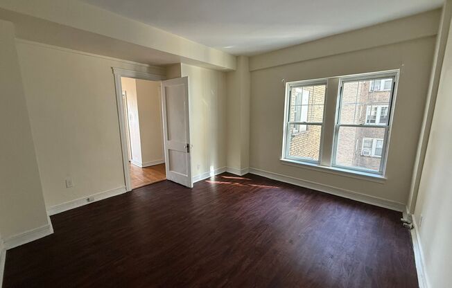 1 bed, 1 bath, 572 sqft, $1,510, Unit Old King Edward 46