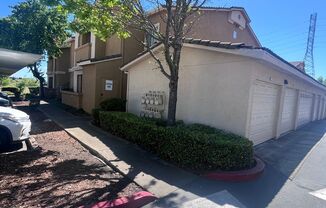 NICE CONDO AT THE RESERVES @ GALLERIA IN ROSEVILLE!!