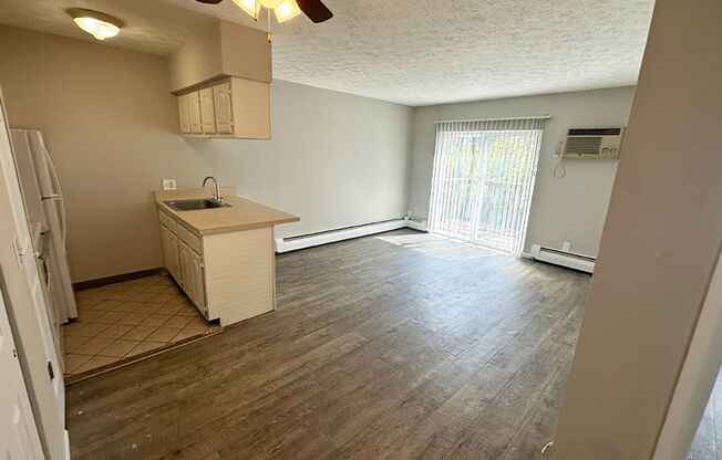 1 bed, 1 bath, 560 sqft, $795, Unit 601-33