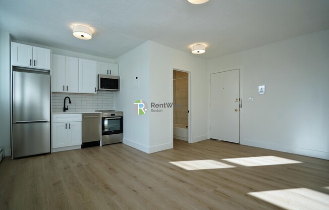 740 E 7 ST 