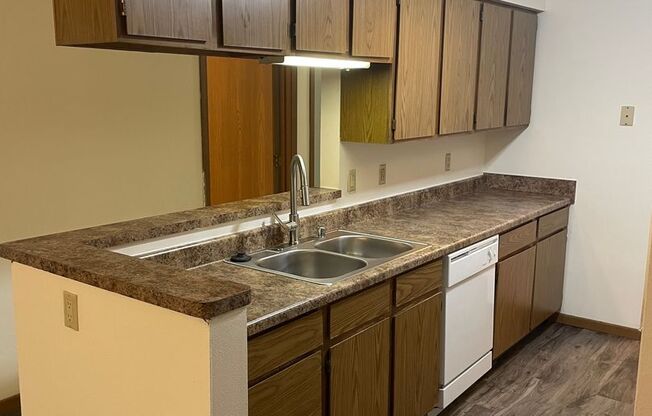 3 beds, 1 bath, 1,040 sqft, $1,695, Unit 3172-205