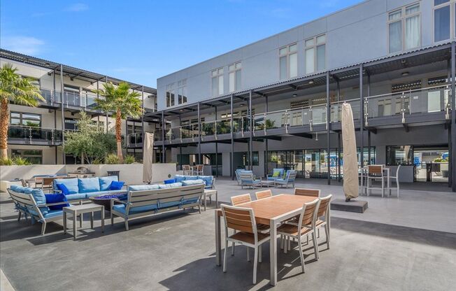 Serene Resort Community, 2 bd, 2 bth, 2 Story Gym, Rooftop Deck, 4 Pools