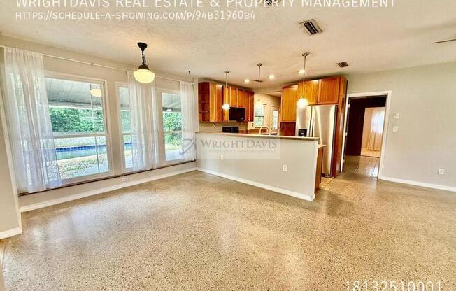 513 CAROLYNE ST