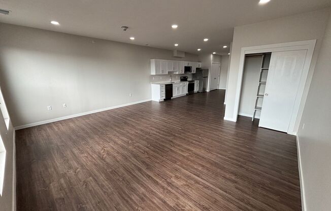 Studio, 1 bath, 660 sqft, $1,495, Unit 424 - S738