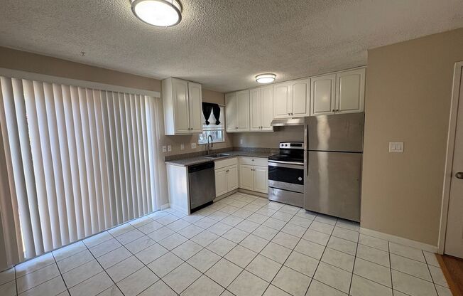 2-Thornton Ave 4560