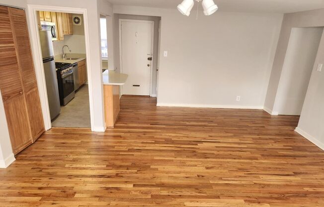 2 beds, 1 bath, 897 sqft, $2,235, Unit B-05