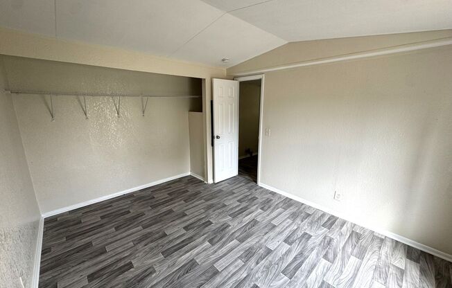 GORGEOUS REMODELED 2BR/1BA Mobile Home w/HUGE PORCH