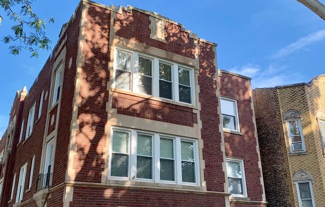 3319-21 W Catalpa