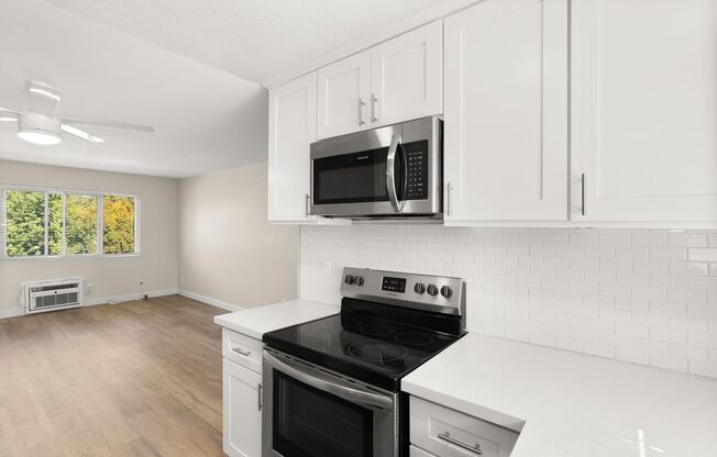 1 bed, 1 bath, 650 sqft, $1,950, Unit 220